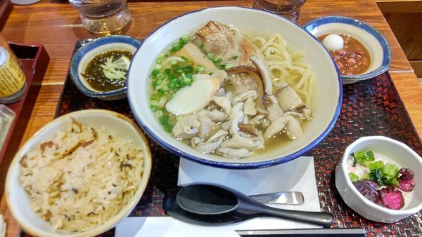 「龍泉そば定食」@泡盛と沖縄料理 龍泉 ラゾーナ川崎店の写真