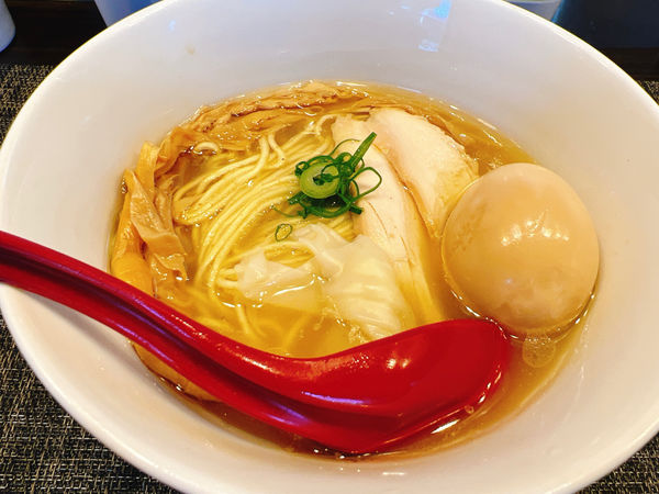 「味玉鶏塩そば」@麺屋かなでの写真