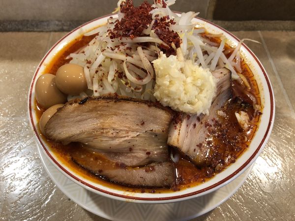 「【辛】マンモスラーメンうずらもやしニンニク」@泪橋 溝の口店の写真