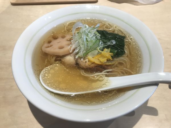 「鶏塩ラーメン 800円」@小さな野はらの木の下での写真