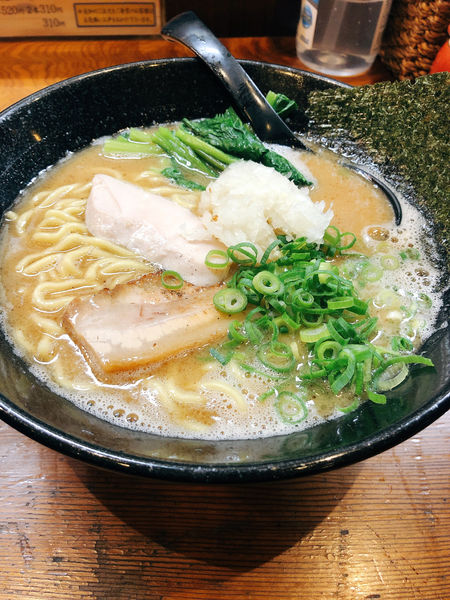 「鶏白湯ラーメンと唐揚げ」@三代目麺処 「まるは」極 船橋店の写真