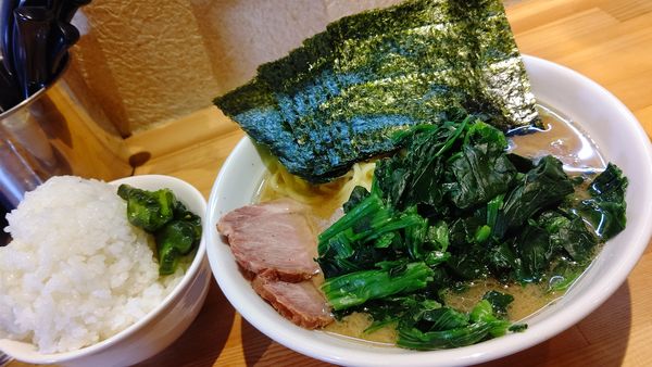「ノリラーメン７９０円&ホウレン草１００円」@横浜家系ラーメン おか家の写真