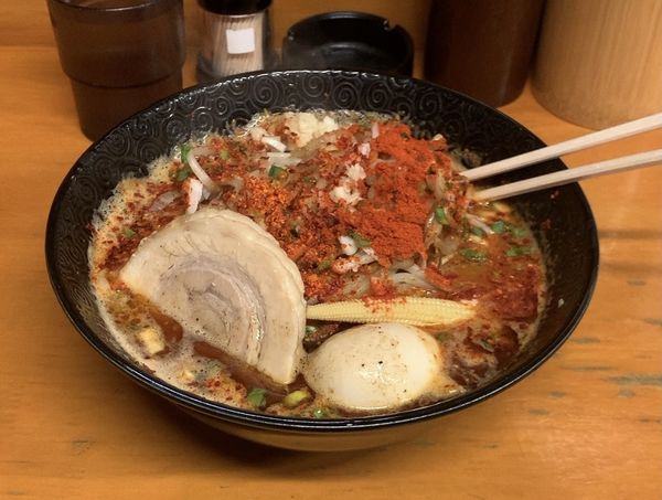 「蠍味玉ラーメン 辛さ増し増し痺れ増し増しもやし増し」@Japanese soba Noodles 蠍の写真