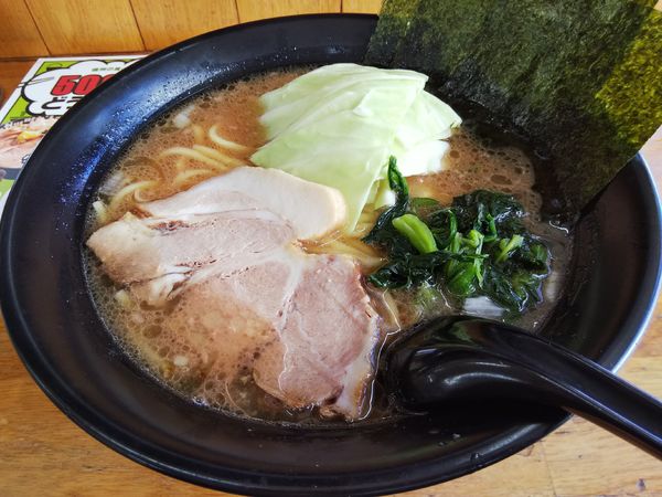 「とんこつ醤油ラーメン　※サービス券で５００円」@横浜ラーメン 萬年家の写真