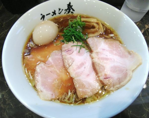 「醤油(限定)チャーシュー2枚・半熟味付玉子」@ラーメン 奏の写真