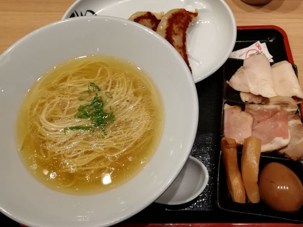 「特製鶏そば(塩)＋心の味餃子2個」@松戸富田製麺 ららぽーとTOKYO-BAY店の写真