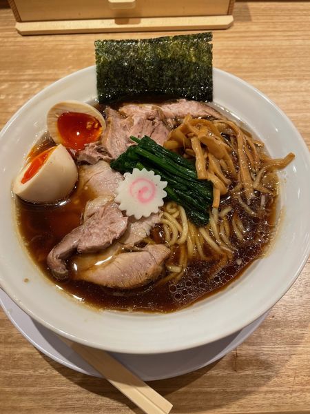 「醤油ラーメン（大盛）+半チャーシュー+味玉」@長岡食堂 横浜西口店の写真