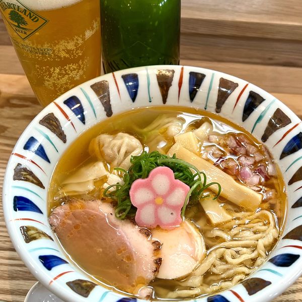 「淡麗わんたんえびそば（汐）＋ハートランド」@えびそば 緋彩の写真