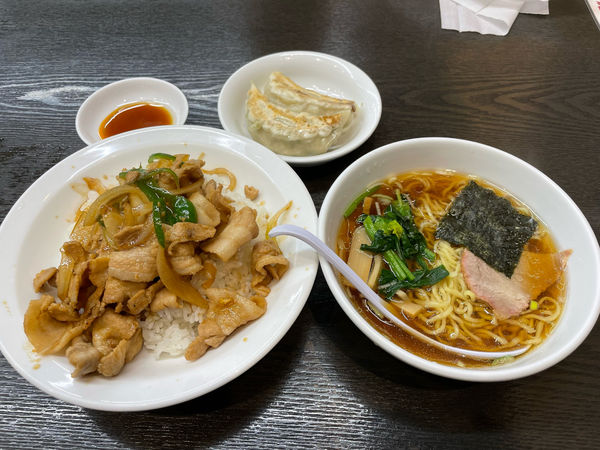 「Bセット + 2個餃子」@東京亭 昭島店の写真