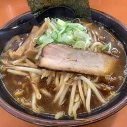 焦がし醤油ラーメン710円＋ぎょうざ2個250円
