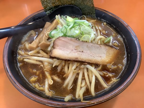 「焦がし醤油ラーメン710円＋ぎょうざ2個250円」@札幌めんたつの写真