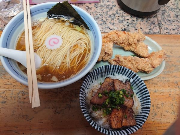 「かけ+からあげ2+にく丼」@らぁ麺 ここんの写真