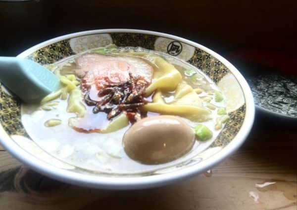 「煮干しラーメン(醤油)＋味たま＋海苔」@すごい煮干ラーメン凪 新宿ゴールデン街店 本館の写真