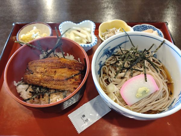 「うな丼セット（冷たい蕎麦を選択）　９００円　※」@りゅうの写真