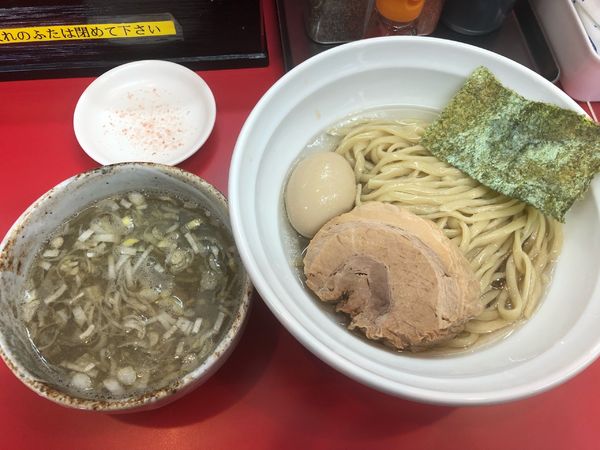「昆布水つけ麺(太麺)950円　味玉100円」@ら～めんコジマル 宮野木店の写真
