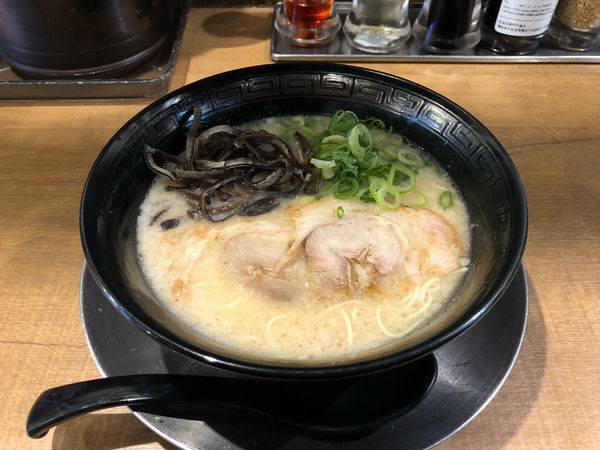 「中洲屋台とんこつラーメン」@元祖博多 中州屋台ラーメン 一竜 池袋東口駅前店の写真