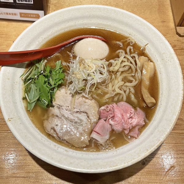 「焼きあご塩らー麺+味玉」@焼きあご塩らー麺 たかはし 新宿本店の写真