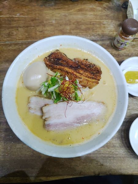 「万葉柚子みそラーメン+厚切り炙りチャーシュー１枚+半熟味付玉子」@麺家 ゐをりの写真