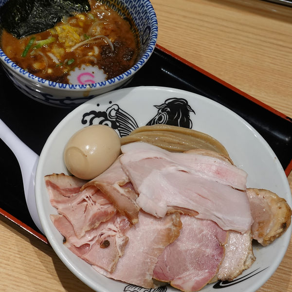 「特製濃厚つけ麺（並）1,200円（バラチャーをロースに変更）」@松戸富田麺業 千葉駅構内店の写真