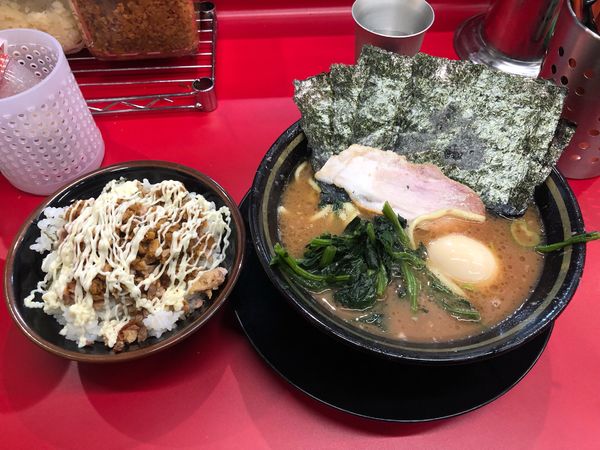 「ラーメン(固め・薄め)、のり、味玉、チャーシューまぶし(普通)」@IEKEI_TOKYO 王道家直系の写真