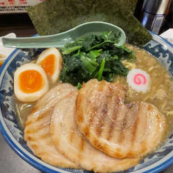 にぼとん。ほうれん草トッピング。中盛。