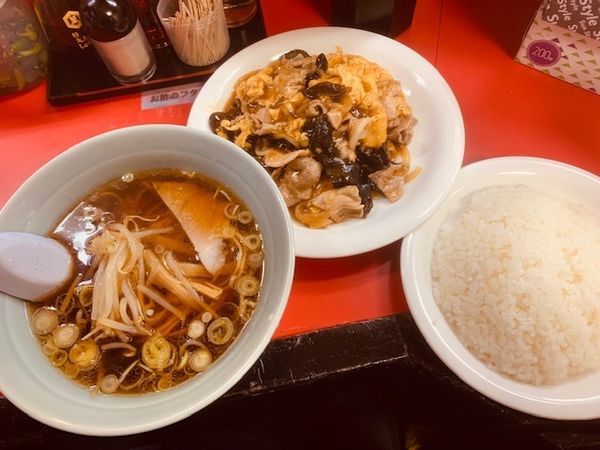 「木耳玉子・半ラーメンセット 950円　瓶ビール（中）450円」@中華屋 櫂ちゃんの写真