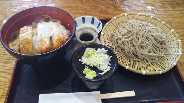 「ランチ⑤　かつ丼(小)＋もりそば」@蕎麦匠 ひなたやの写真
