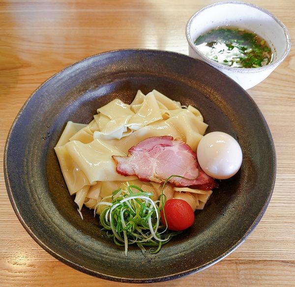 「ビロビロ麺のコショ風味つけそば【ゲリラ限定】」@麺 㐂色の写真