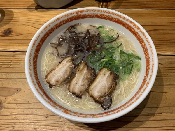 「博多ラーメン 570円」@めんくいや 博多駅東店の写真