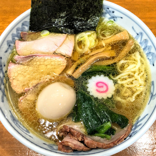 「塩焼豚麺味玉入り1090円」@とら食堂 松戸分店の写真