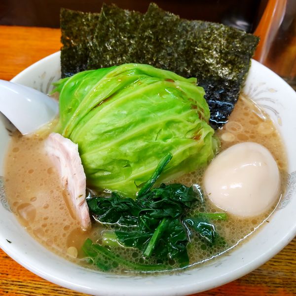 「【登録商標】キャベ玉ラーメン（￥850）」@横浜ラーメン厨房 うえむらやの写真