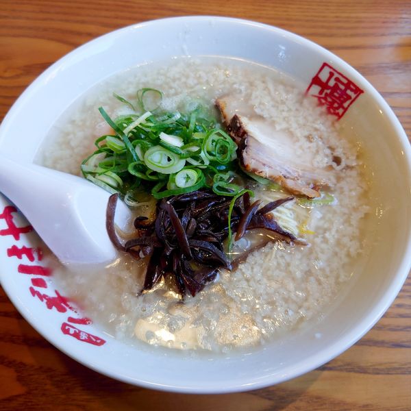 「煮玉子入りばりきめん830円　背脂2（値段失念）替玉150」@八番山 博多ラーメン ばりきや 伊勢崎店の写真