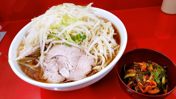「麺増し・大・キムチ×２（ニンニク少し）￥１０００」@ラーメン二郎 越谷店の写真