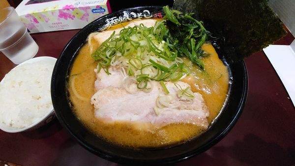 「チャーシューメン（しょうゆ）並 980円+ライス 小 70円」@麺処 いとこの写真