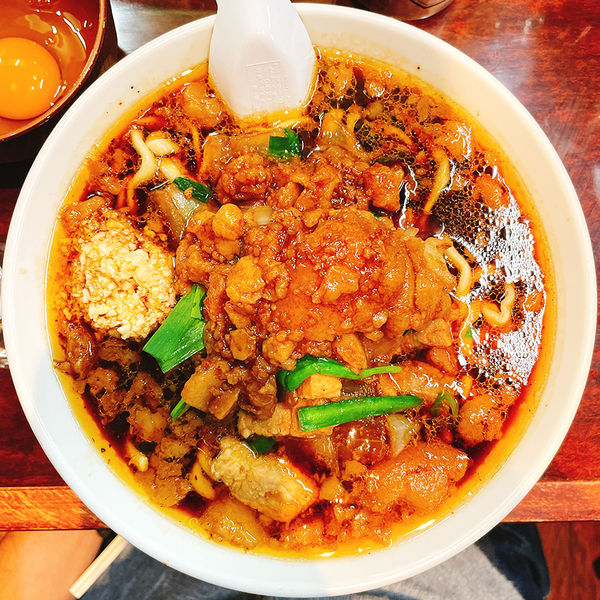 「スタ満ソバ（ニンニク背脂）＋生玉子」@元祖スタミナ満点らーめん すず鬼の写真