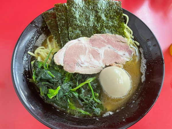 「半熟玉子ラーメン（中）」@武蔵家直系 ぼうそう家の写真
