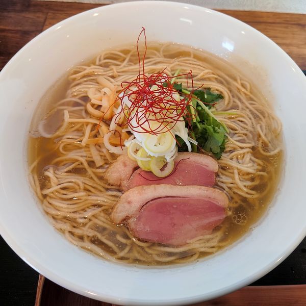 「鴨出汁らーめん白醤油830円麺大盛（平日ランチサービス）」@麺屋 葵の写真