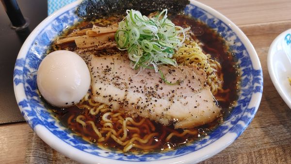 「イオンモール限定　松本ブラック中華そば　味玉トッピング」@凌駕IDEA イオンモール松本店の写真