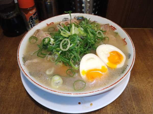 「焼豚麺 ＋ 味玉」@本家 第一旭 新宿店の写真