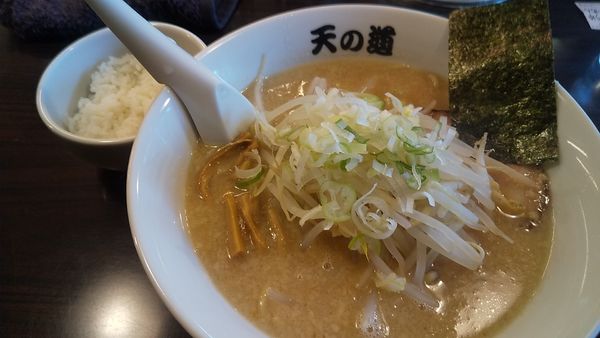 「しょうゆらーめん+半ライス(¥700+ランチタイム無料)」@らーめん 天の道の写真