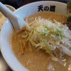 しょうゆらーめん+半ライス(¥700+ランチタイム無料)