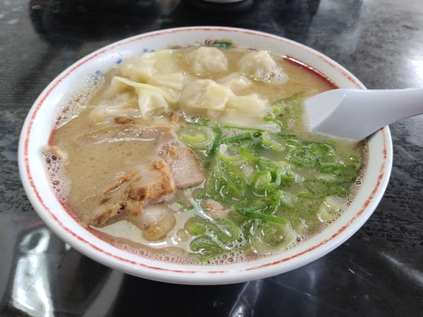 「ワンタン麺」@長浜ラーメン 福重家の写真