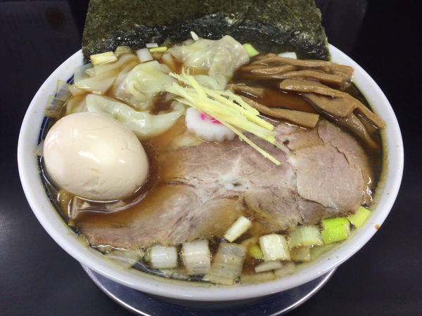 「ワンタン麺＋特製トッピング」@中華そば 亀喜屋の写真