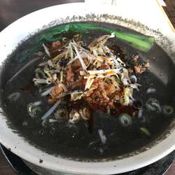 濃厚黒胡麻担々麺