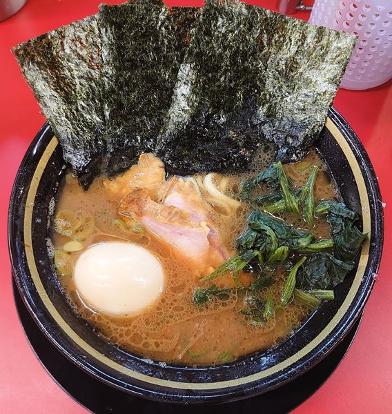 「ラーメン+味玉(800円)」@IEKEI_TOKYO 王道家直系の写真