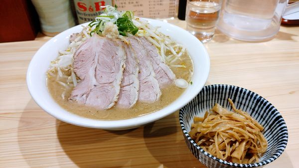 「味噌チャーシューめん大盛り・もやし×２・メンマ　￥１５００」@三ん寅の写真