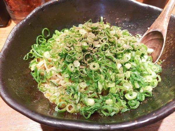 「汁なし担々麺（大盛・3辛）＋ねぎ盛り」@汁なし担担麺専門 キング軒 神田スタンドの写真