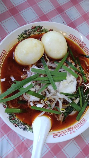 「台湾ラーメン揚げ玉子入り」@味功の写真