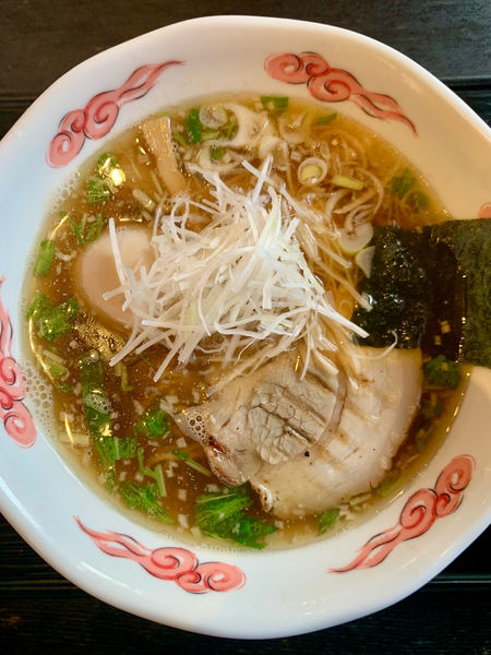 「アゴ・サンマ醤油煮干しらあめん」@龍のひげの写真