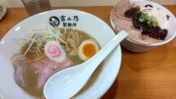 「飛出汁ラーメン+レアチャーシュー丼」@吉み乃製麺所 大和店の写真